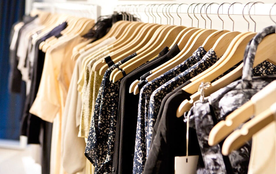 With Wholesale Clothes in Bulk, Business Clothing Merchants Boost Their Revenues
